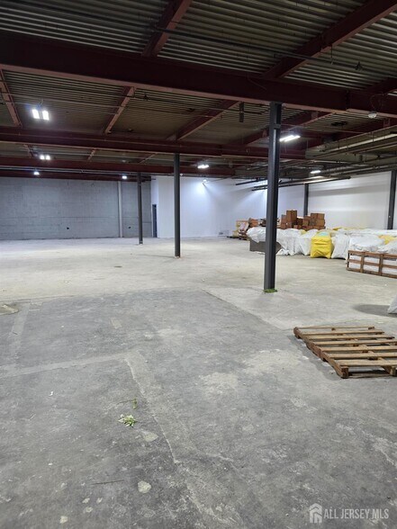 More Photos Of 3880 Park Ave, Edison Warehouse For Lease