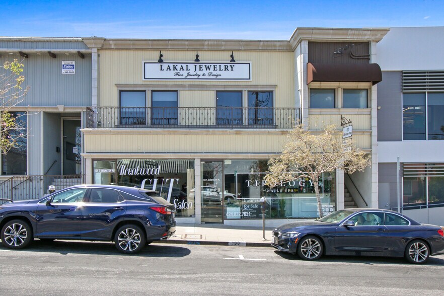 More Photos Of 137-141 S Barrington Pl, Los Angeles Unknown For Lease