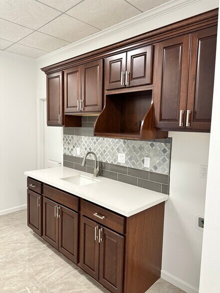 More Photos Of 1818 Grand Canal Blvd, Stockton Office For Lease