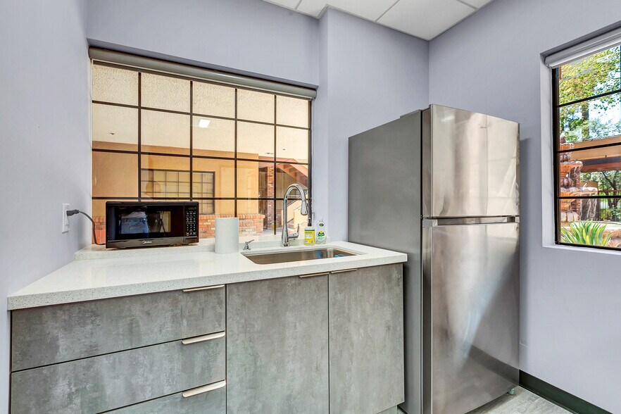 More Photos Of 4105 N 20th St, Phoenix Medical For Lease