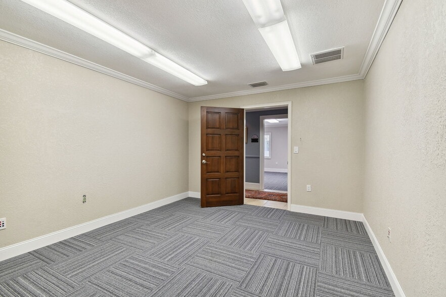 More Photos Of 1137 Bartow Rd, Lakeland Office For Lease