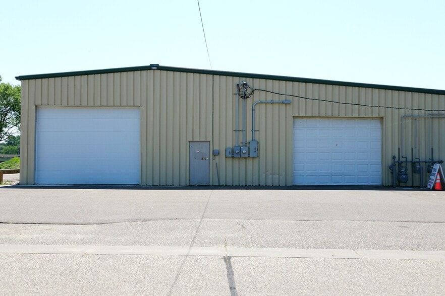 More Photos Of 1081 E Highway 36, Maplewood Light Manufacturing For Lease