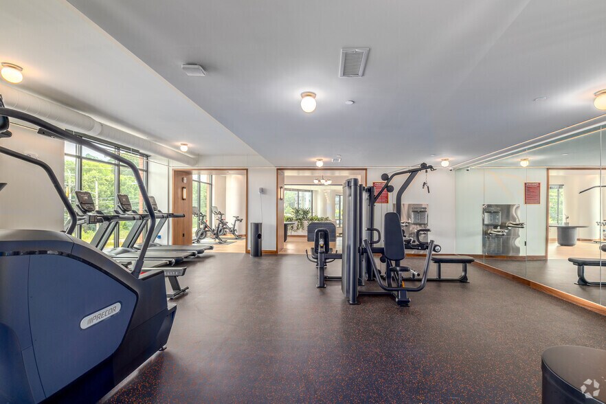 More Photos Of 300 E 36th St, Charlotte Apartments For Lease