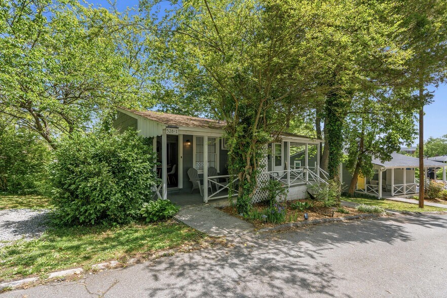 More Photos Of 526 Fleming St, Hendersonville Apartments For Sale
