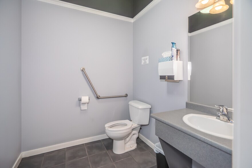 More Photos Of 15272 Croydon Dr, Surrey Flex For Lease