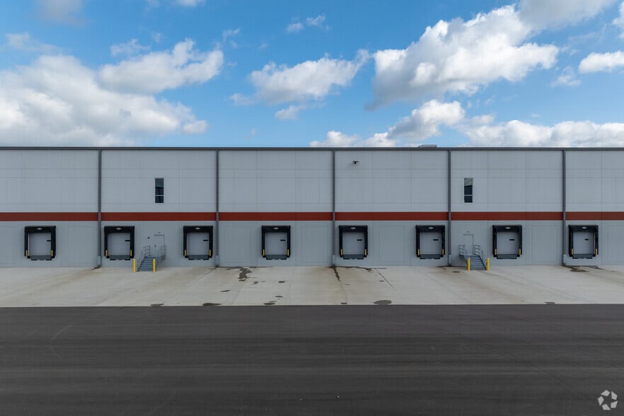 More Photos Of 140 Logistics Dr, Shelbyville Industrial For Lease