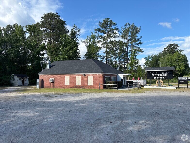 Primary Photo Of 2529 US-1, Cheraw Flex For Lease