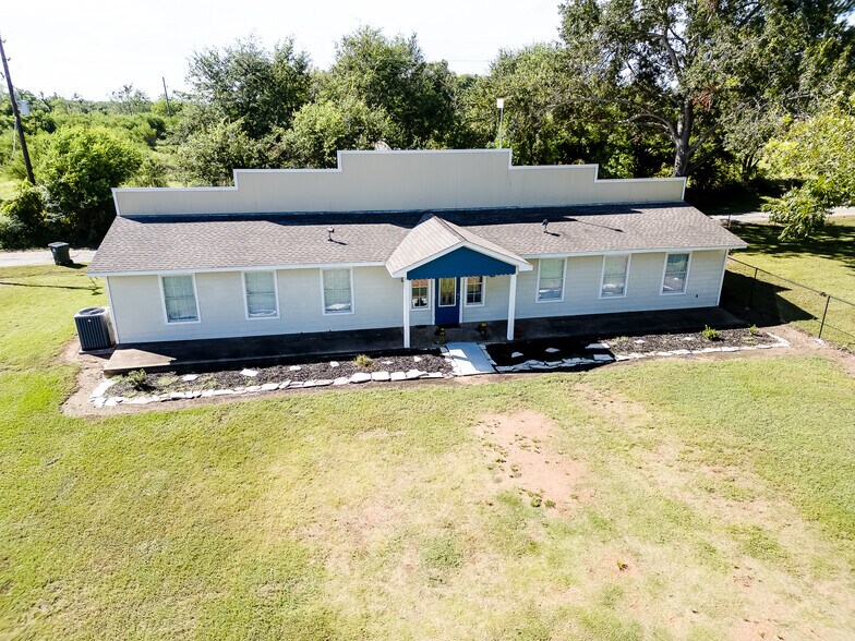 More Photos Of 4095 SE I 10 Frontage Rd, Sealy Medical For Lease