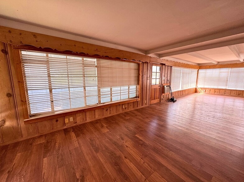 More Photos Of 1278 Bandera Rd, San Antonio General Retail For Sale