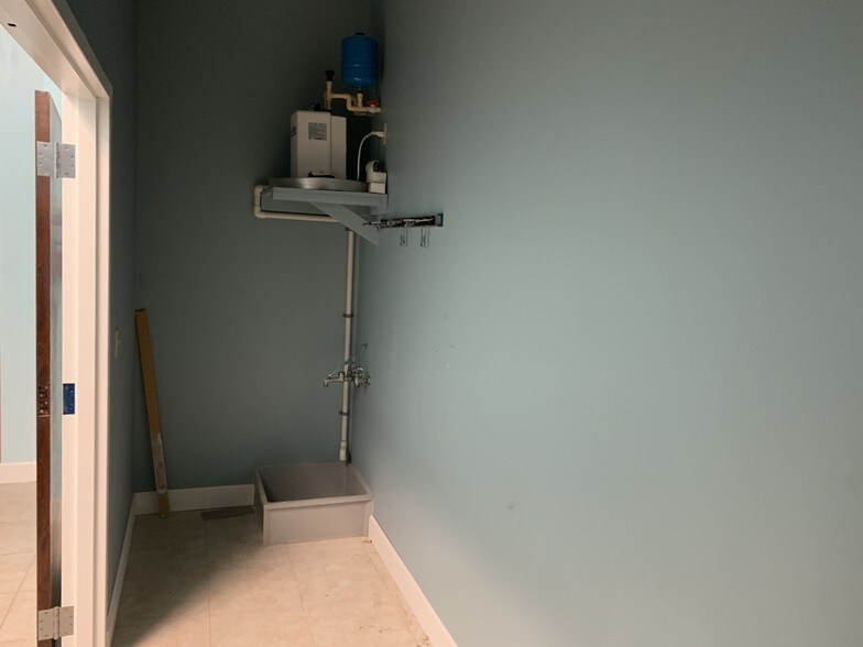 More Photos Of 4300 S Highway 27, Clermont Storefront Retail Office For Lease