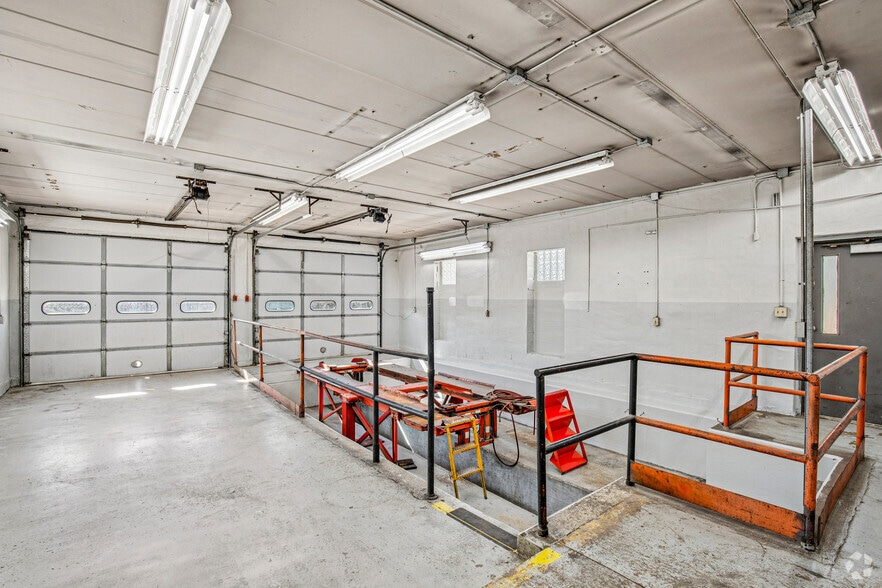 More Photos Of 2207 Saint James Church Rd, Wilmington Auto Repair For Lease