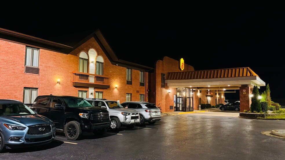 More Photos Of 2055 E 5th St, Metropolis Hotel For Sale