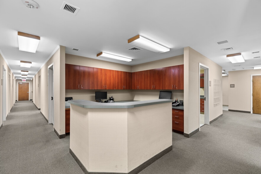 More Photos Of 28711 8 Mile Rd, Livonia Medical For Lease