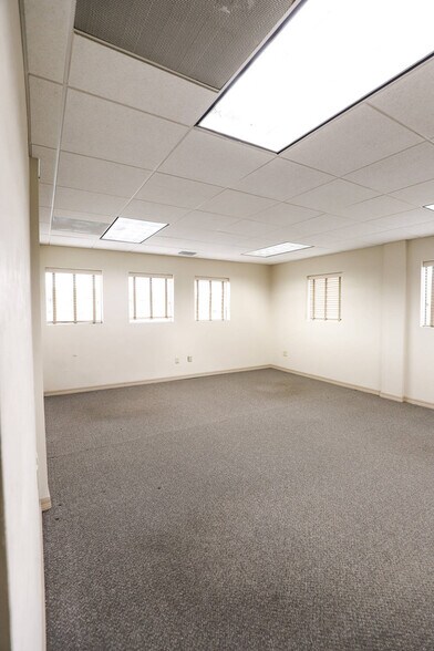 More Photos Of 200-204 W University Ave, Gainesville Office For Lease