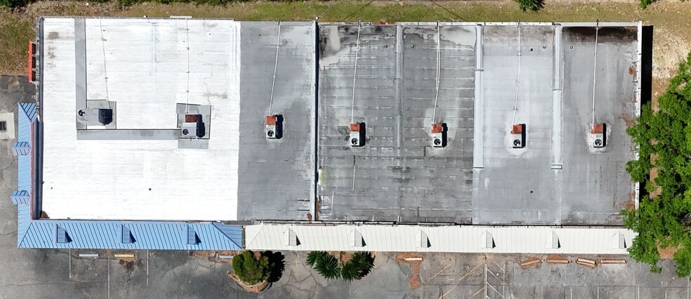 More Photos Of 5700 N Davis Hwy, Pensacola General Retail For Lease