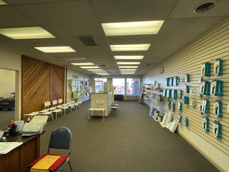 More Photos Of 1350 Parkway Dr, Blackfoot Bank For Lease