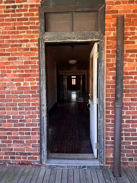 More Photos Of 2720 Cleveland St, Elloree Storefront Retail Residential For Sale