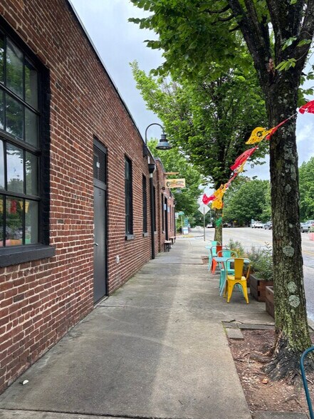 More Photos Of 655 Highland Ave NE, Atlanta Freestanding For Lease