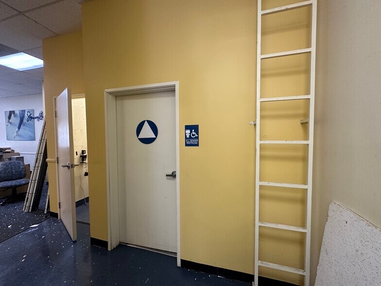 More Photos Of 1318-1332 Wilshire Blvd, Santa Monica Storefront For Lease