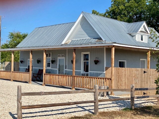 More Photos Of 576 County Road 196, Georgetown Warehouse For Lease