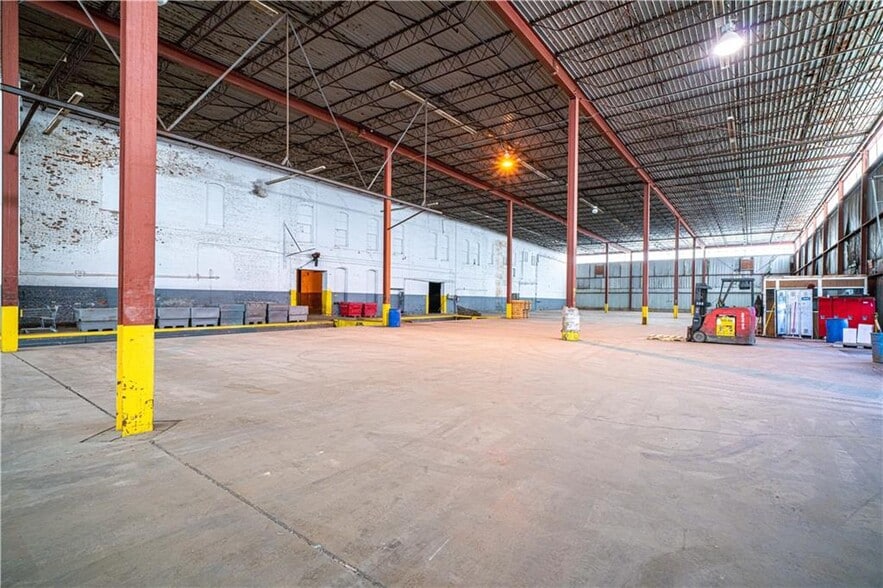 More Photos Of 202 Main St, Saint Joseph Refrigeration Cold Storage For Lease