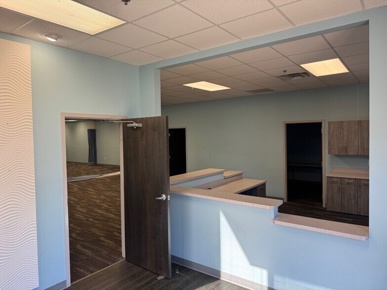 More Photos Of 6661 Dixie Hwy, Louisville Storefront For Lease