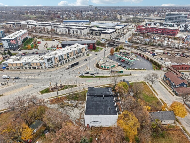 More Photos Of 300 E Bay St, Milwaukee Flex For Sale