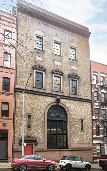 Primary Photo Of 215 E 94th St, New York Schools For Lease