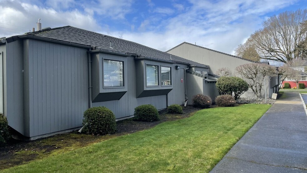 More Photos Of 940-948 NE 102nd Ave, Portland Medical For Sale