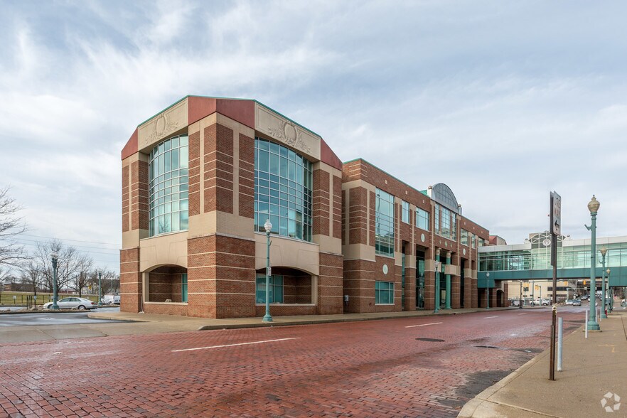 More Photos Of 400 3rd St SE, Canton Office For Lease