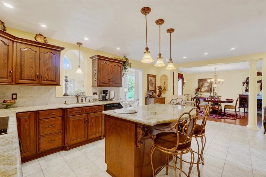 More Photos Of 2553 Roosevelt Ave, York Flex For Sale