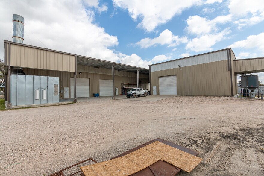 More Photos Of 650 Aldine Bender Rd, Houston Warehouse For Sale