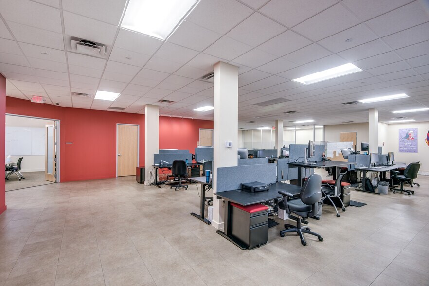 More Photos Of 14086 Proton Rd, Dallas Light Manufacturing For Sale