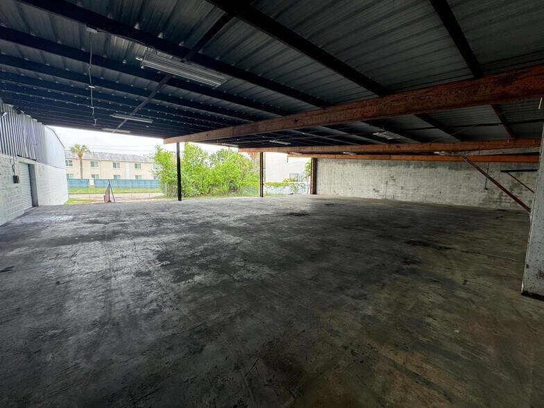More Photos Of 5007 S Westshore Blvd, Tampa Warehouse For Sale