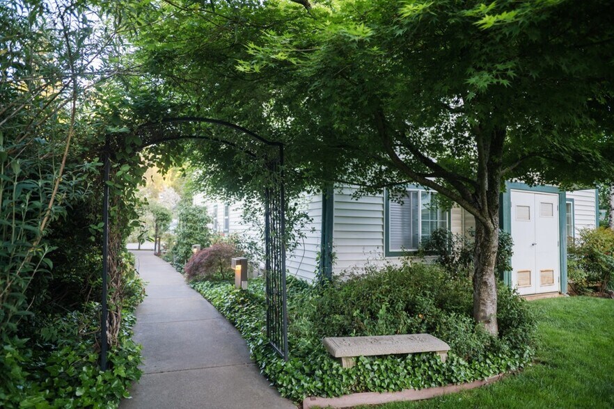 More Photos Of 210 N Auburn St, Grass Valley Hotel For Sale