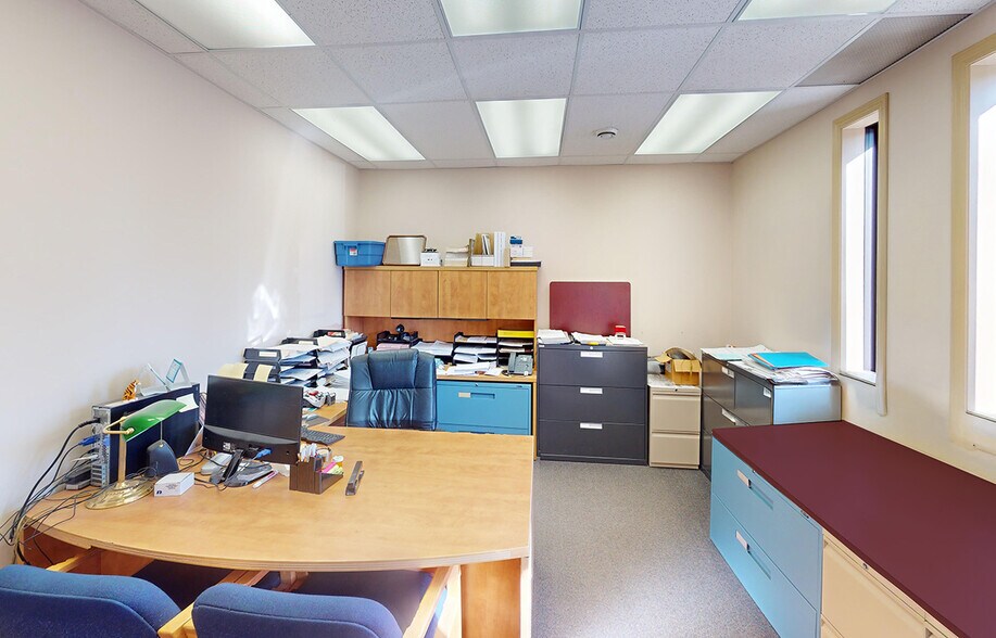 More Photos Of 108 Bond St, Winnipeg Office For Sale