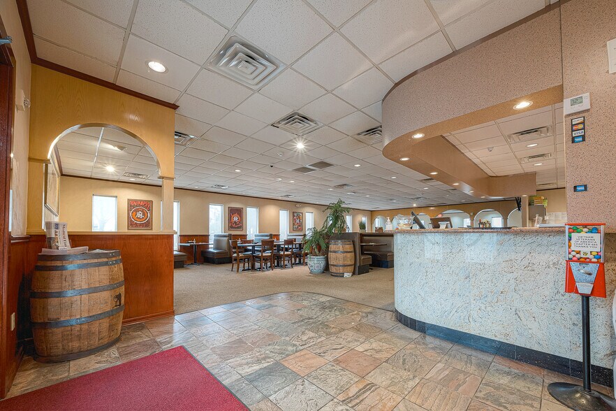 More Photos Of 1127 Marina Bay Dr, Kemah Restaurant For Sale