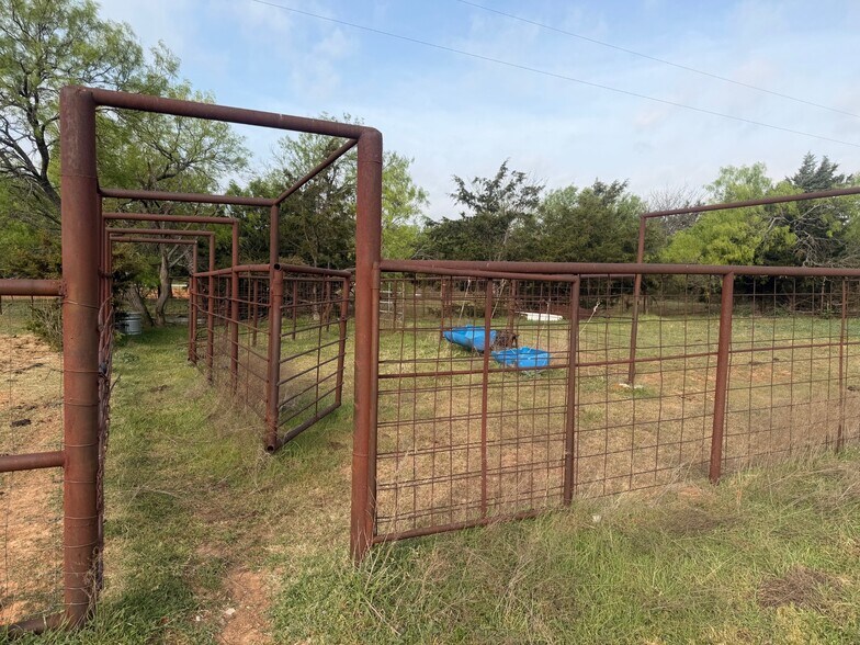 More Photos Of 2548 County Road 2690, Alvord Land For Sale