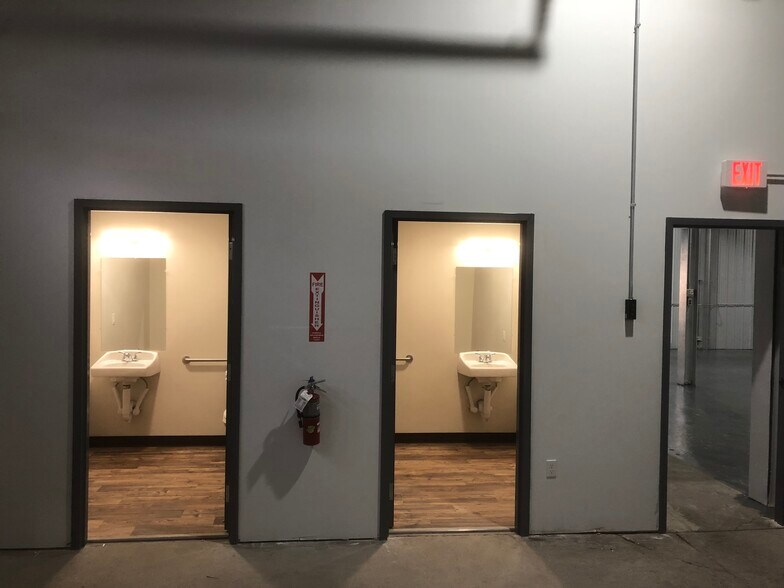 More Photos Of 2 Market St, Webster Warehouse For Lease