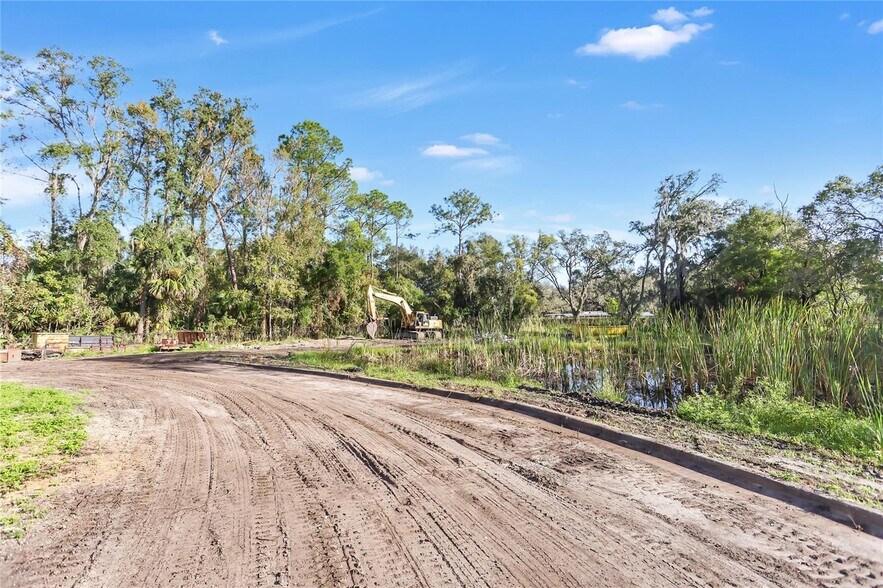 More Photos Of 875 Lakeview Dr, Deland Warehouse For Sale