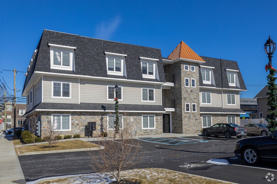 More Photos Of 400 Oak St, Copiague Apartments For Lease