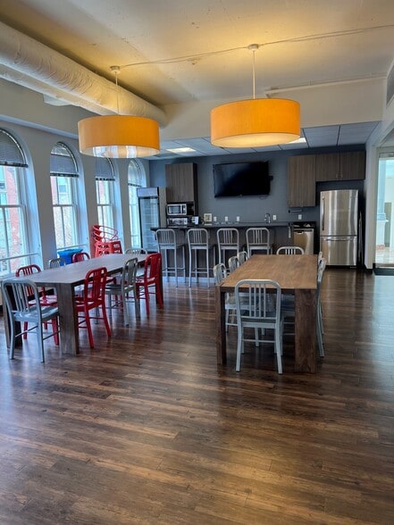 More Photos Of 401-409 7th St NW, Washington Office For Lease