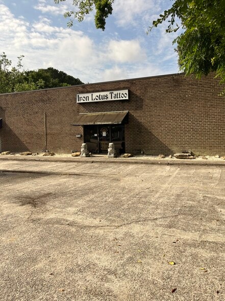 More Photos Of 1921 Savannah Hwy, Charleston Storefront Retail Office For Lease