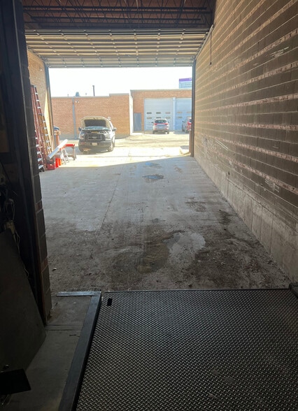 More Photos Of 1601 E Algonquin Rd, Mount Prospect Warehouse For Sale