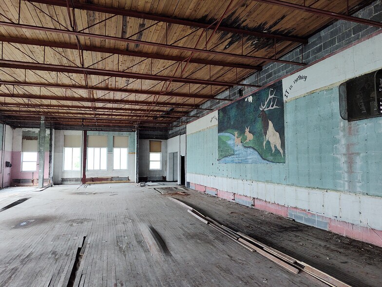 More Photos Of 46006 Woodward Ave, Pontiac Lodge Meeting Hall For Sale