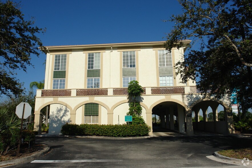 More Photos Of 7000 SE Federal Hwy, Stuart Office For Lease