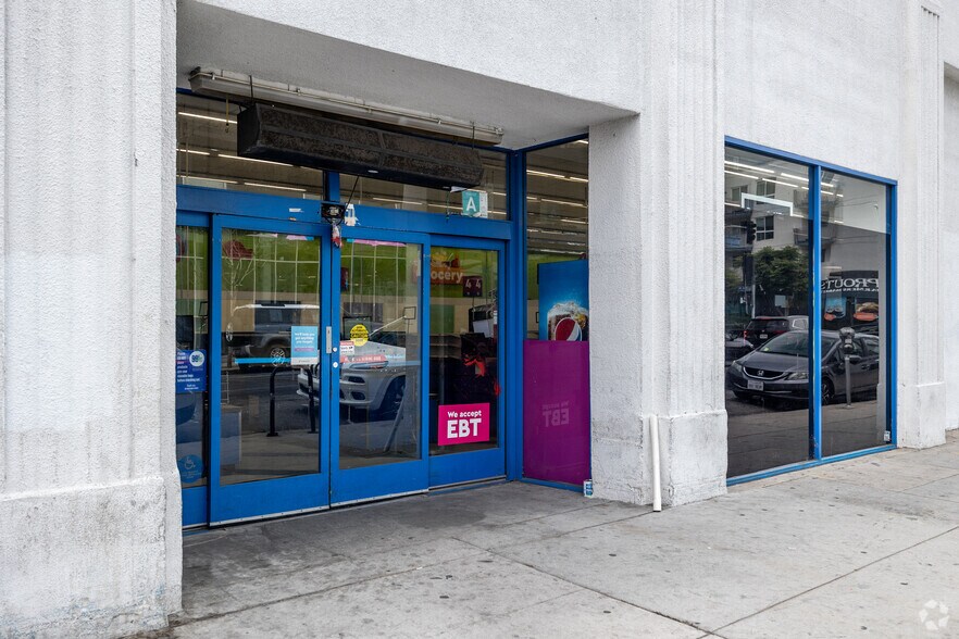 More Photos Of 852 N La Brea Ave, Los Angeles Freestanding For Lease
