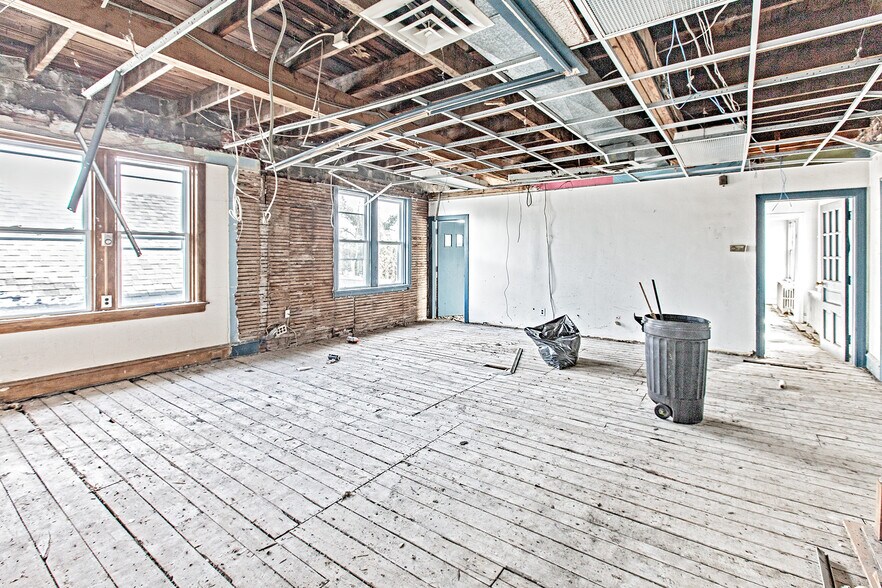 More Photos Of 16 S Maryland Ave, Wilmington General Retail For Sale