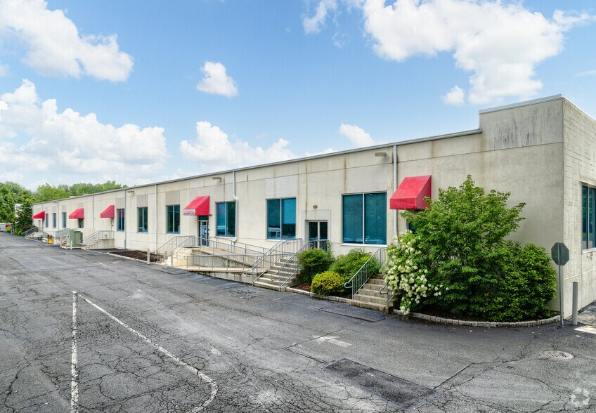 More Photos Of 311 Veterans Hwy, Levittown Office For Lease