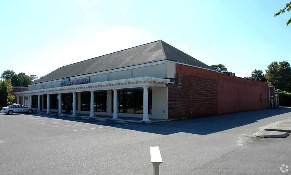 More Photos Of 4620 Oleander Dr, Wilmington Freestanding For Lease
